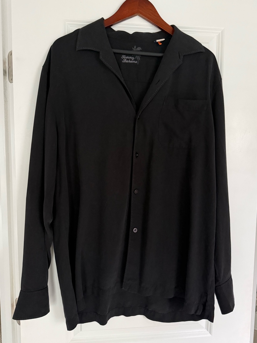 100% Silk Mens Tommy Bahama Black button down shirt size large